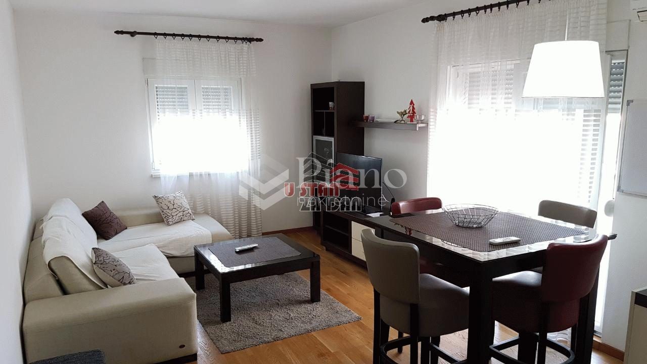 Dvosoban namješten stan u City kvartu